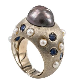 Gorgeous ring with black pearl     