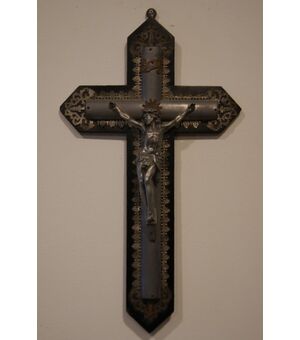 Ancient Italian crucifix in metal     