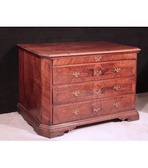 Veneered chest of drawers, Tuscany, early 18th century