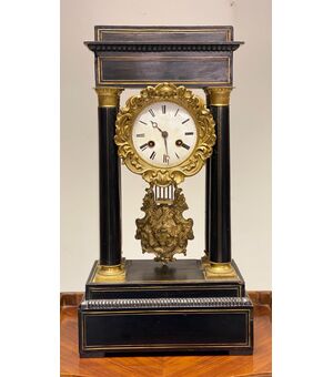 Pendulum clock Portico Empire period. nineteenth century     
