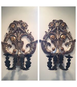 Pair of appliques in silver mecca wood and gold leaf gilded with arms in two-candle iron sheet.     