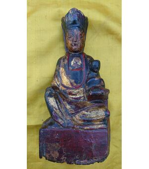 Polycoroma wooden statuette representing Guanyin, protector of births