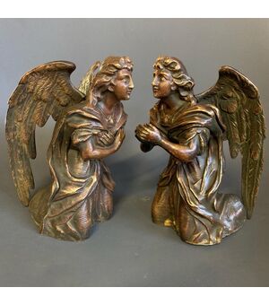 PAIR OF GENUFLIED ANGELS IN BRONZE - XIX CENTURY     