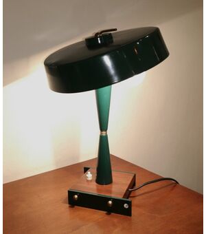 Lampada da tavolo con base in legno