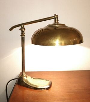 Lampada da tavolo a due snodi