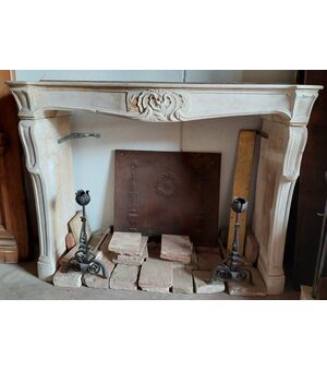 chp354 - Burgundy stone fireplace, &#39;700, cm l 170x h 130 xp 58     