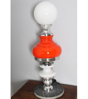 Lampada di modernariato anni 60 in vetro murano bianco e rosso . Vintage design Alta  cm 82 