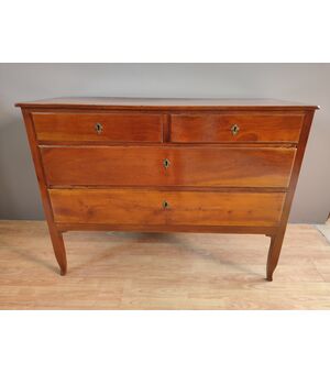 Late 18th century chest of drawers     