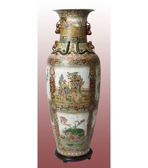Large Chinese porcelain vase from the first half of 1900     