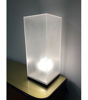 Lampada cubo  Modernariato vintage anni 70 “Minimale “ plexiglass e base legno. H 73 X 30X 30