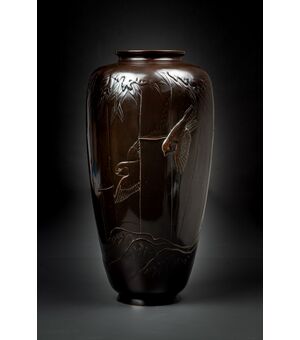 Grande vaso in bronzo rondini in volo 