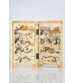 Exceptional ivory and shibayama table screen     