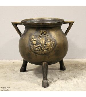 Ancient bronze vase 10.8 kg. - Italy, 19th century     