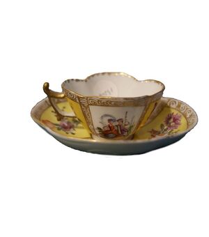 Tazzina con piattino in porcellana gialla Meissen del 1800