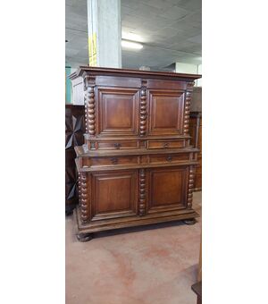 Double cabinet body     