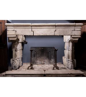 chp211 Gothic stone fireplace, measuring h 200 cm xl 325 cm     