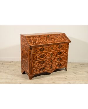 Chest of drawers with flap in veneered and inlaid wood, Piedmont, early 18th century     