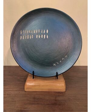 KENJIRO AZUMA  (  Yamagata   1926  -  Milano   2016  ) Piatto in ceramica dipinta  "Mu" 1966 