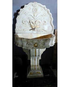 dars527 - Fontana in marmo scolpito e intarsiato, misure cm L 100 x H 185 x P 75