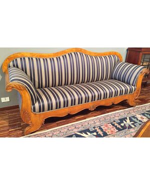 Grande divano svedese del 1800 a barca in legno di betulla restaurato e ritappezzato Rubelli