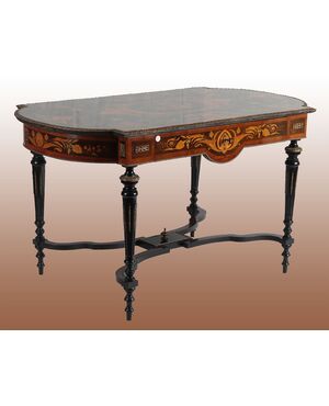 Tavolo da salotto francese del 1800 in ebano riccamente intarsiato