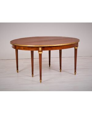Elegante tavolo in legno allungabile, Francia, XIX secolo
