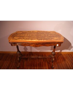 Antico tavolo da gioco Irlandese del 1800 in radica di Noce