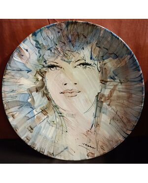 Grande piatto in ceramica con ritratto di donna 