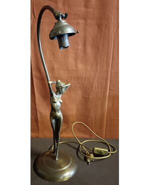lampada in stile Liberty del '900