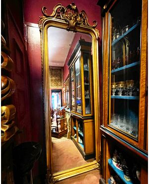 Specchiera rettangolare in oro.  Altezza 280 cm x Larg. 104 cm. Epoca e fine del XIX secolo, Francia.