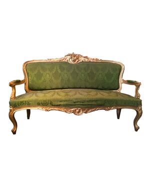 Elegante divano in legno intagliato e dorato
