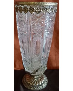 vaso in cristallo con decorazioni in metallo argentato