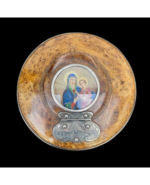 Scatola in radica di Thuya con miniatura raffigurante Madonna con Bambino.Dettagli in argento.