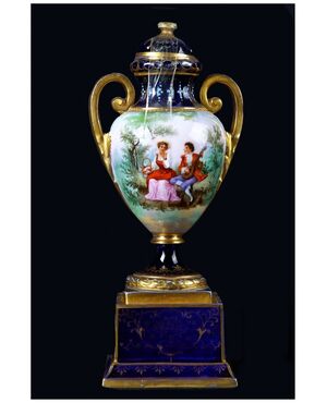 Piccolo vaso in porcellana con coperchio manifattura Vienna del 1800