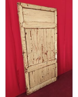 Single door in lacquered fir