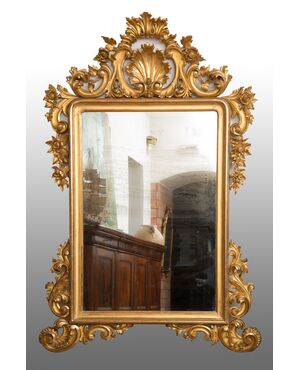 Specchiera antica Luigi Filippo Napoletana in legno dorato e intagliato. Periodo XIX secolo.