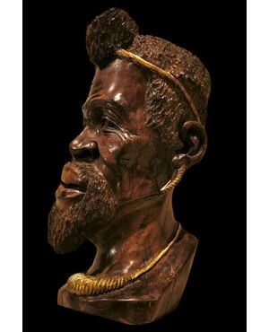 Grande Scultura Lignea dell'800: Testa di Africano con Decori Dorati