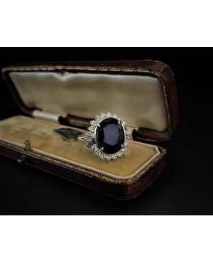 Anello  con  Zaffiro  8.5  ct.  e Diamanti