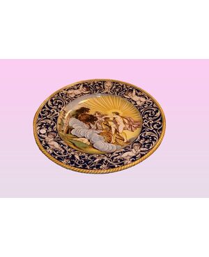 Bellissimo grande piatto in ceramica riccamente decorato francese del 1800