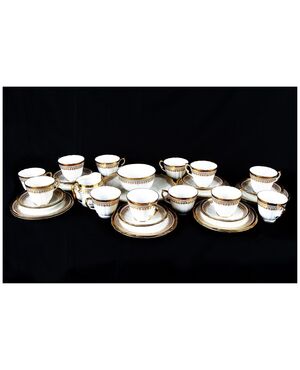Servizio da tè in porcellana bianca profilata in oro zecchino