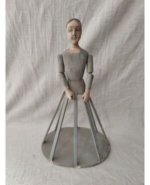 Graziosa bambola in legno con gonna - H 46 cm