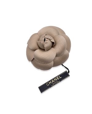 CHANEL Spilla Vintage in Tela Col. Beige Camellia