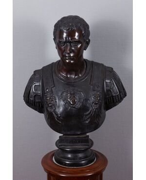 Grande busto di bronzo del Imperatore "G. Cesare"