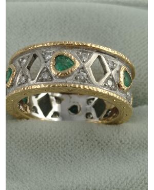 Anello fascia con smeraldi e diamanti scuola orafa Buccellati
