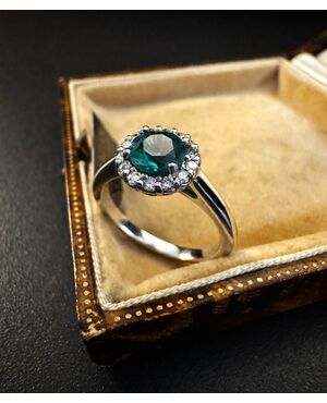 Anello  con Smeraldo  e  Diamanti 