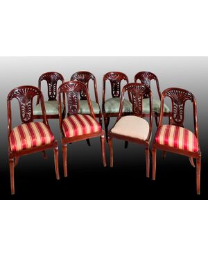 Set composto da quattordici sedie e due poltrone in mogano, prima metà del XIX secolo