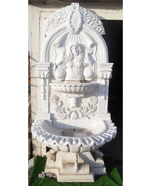 Fontana in marmo bianco L. 102 cm - P. 90 cm H. 210 cm