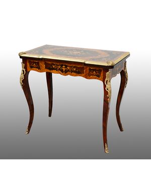 Tavolino da gioco antico Napoleone III Francese in legni policromi con innesti di elementi in bronzo dorato. Periodo XIX secolo.