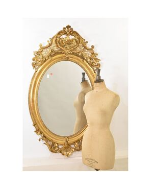 SPECCHIO ANTICO OVALE CON CIMASA, FIORI E VOLUTE, SPECCHIERA  ANTICA, CORNICE DORATA, DEL XIX SECOLO. (SPO171)