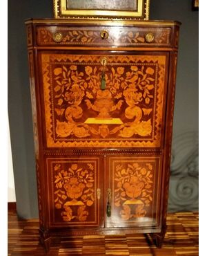 Spettacolare secretaire olandese del 1700 riccamente intarsiato